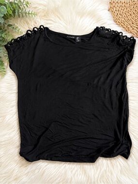 Tahari Black Braided Shoulder Short Sleeve Top Women’s Medium Casual Tee